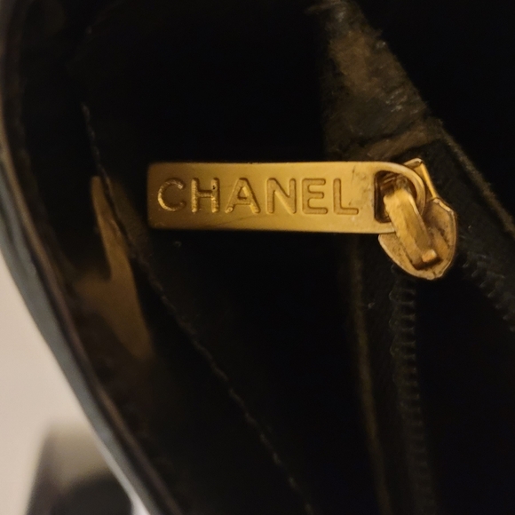 CHANEL Black Patent Leather Bag - Picture 5 of 14